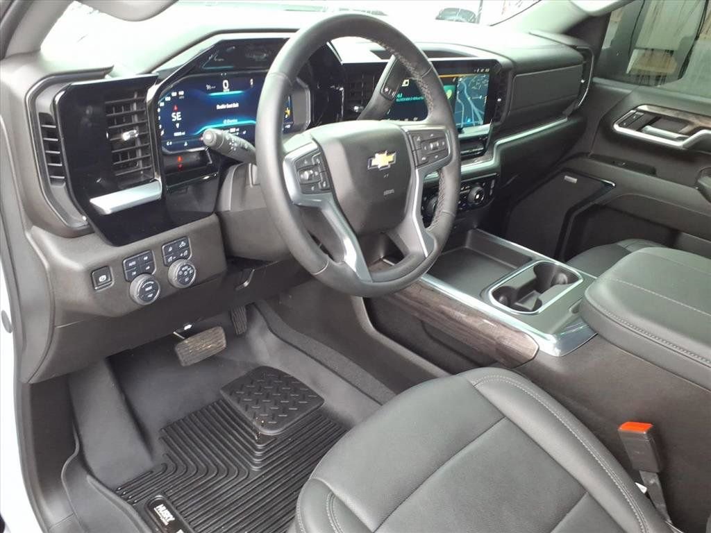 Used 2024 Chevrolet Silverado 2500 LTZ w/ LTZ Convenience Package image 12