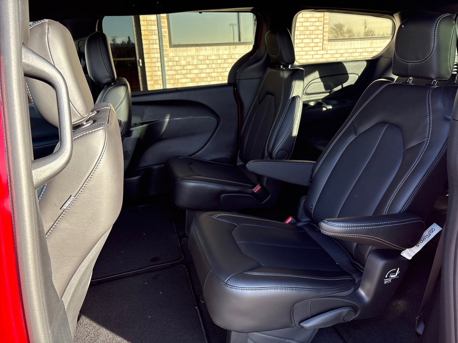 New 2026 Chrysler Pacifica Select image 4