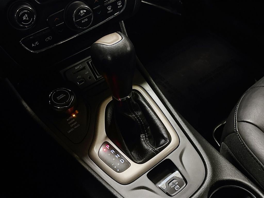 Used 2018 Jeep Cherokee Limited image 20