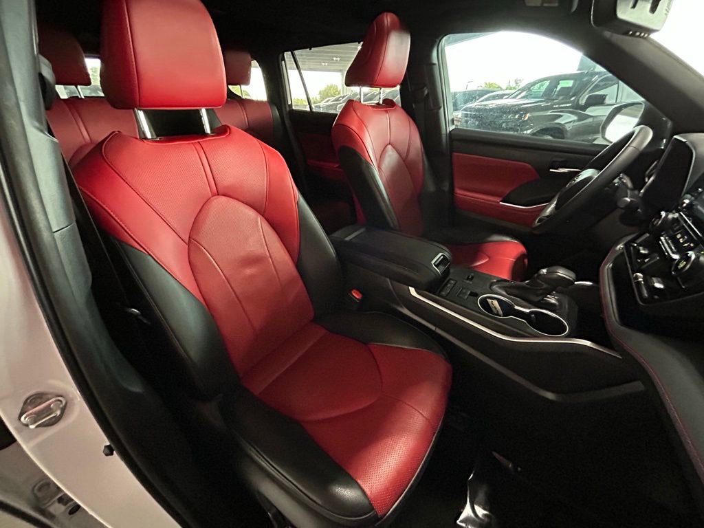 Used 2022 Toyota Highlander XSE image 28