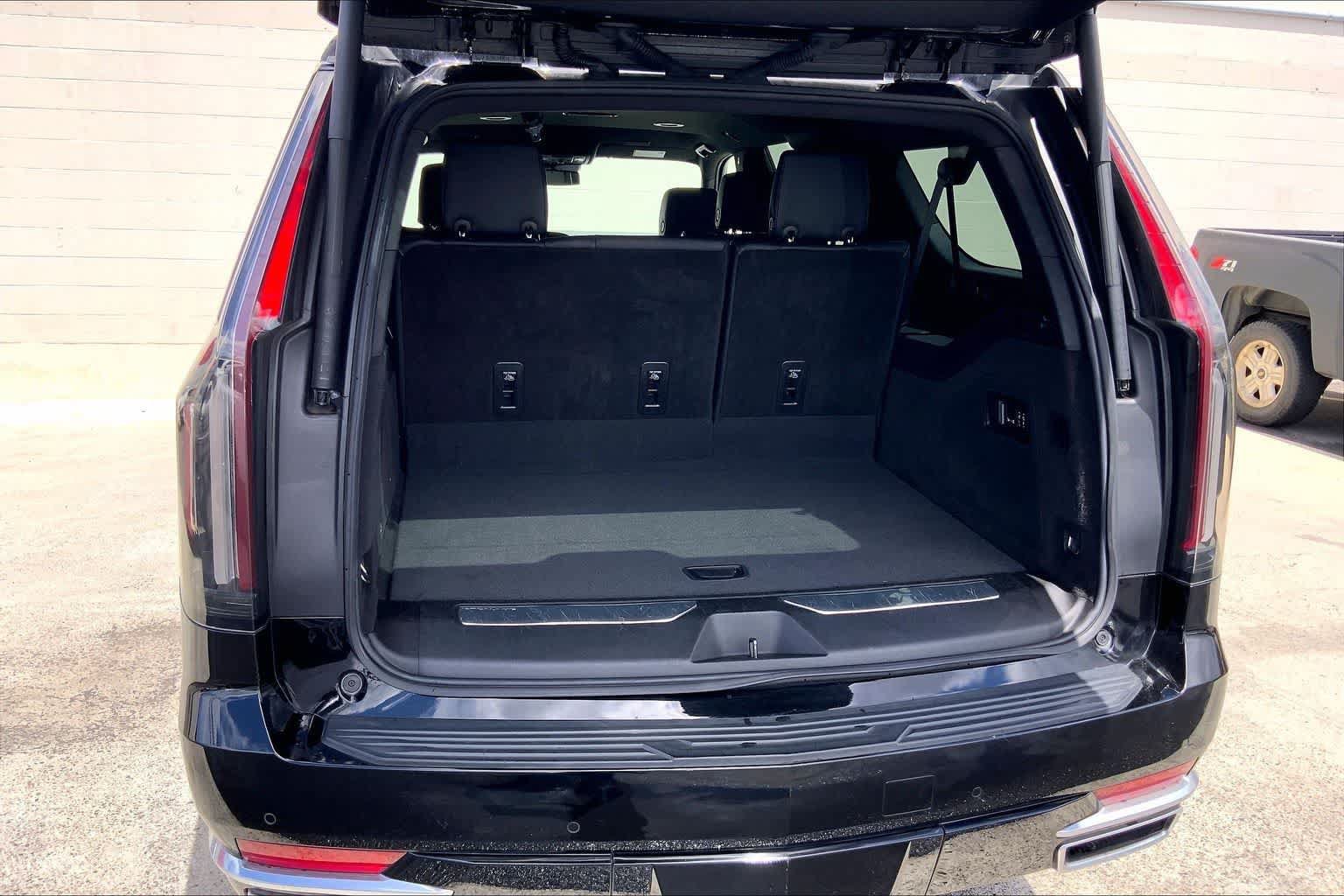 Used 2023 Cadillac Escalade ESV Luxury RWD image 18