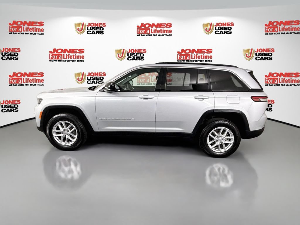 Used 2025 Jeep Grand Cherokee Laredo X AWD/4WD image 13