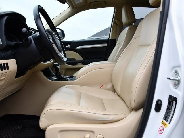 Used 2018 Toyota Highlander XLE image 12