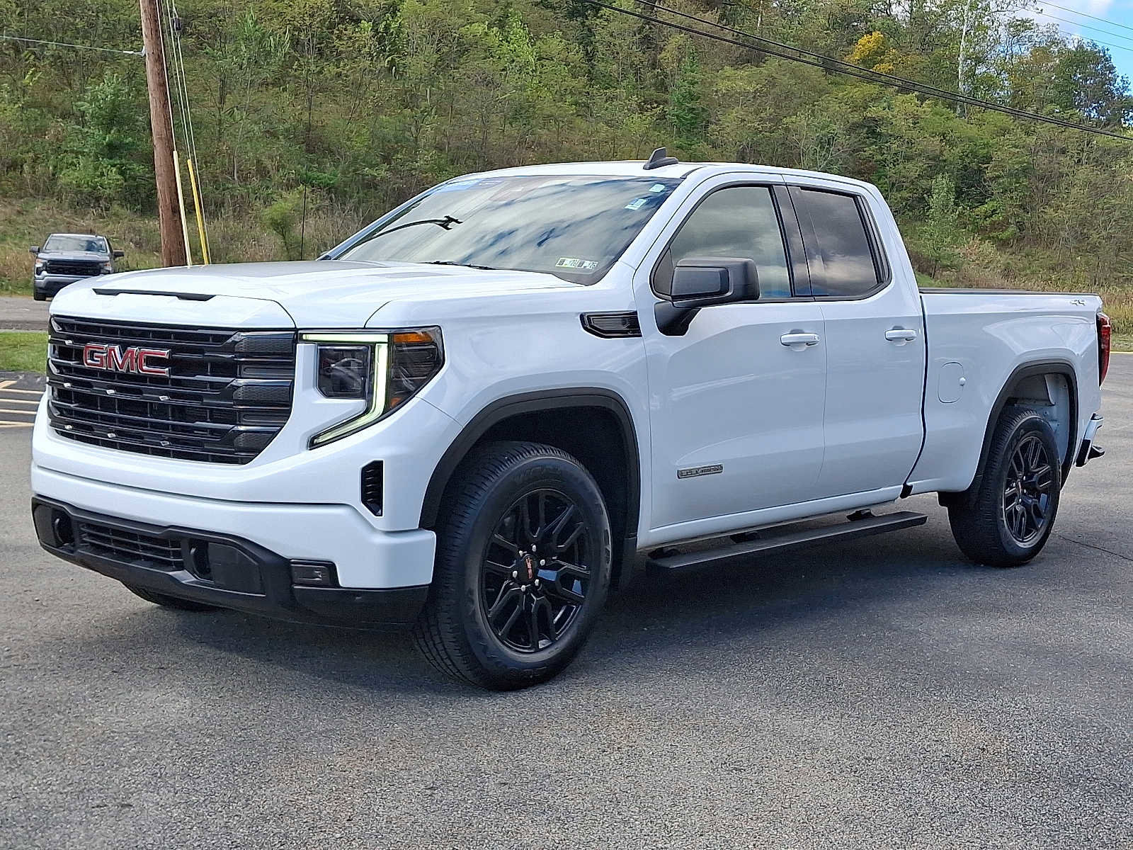 Used 2023 GMC Sierra 1500 Elevation image 4