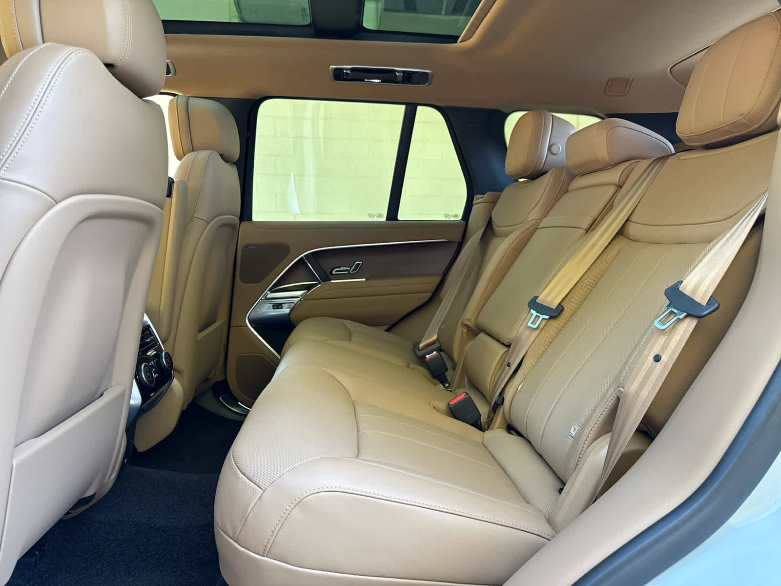 New 2025 Land Rover Range Rover SE image 16