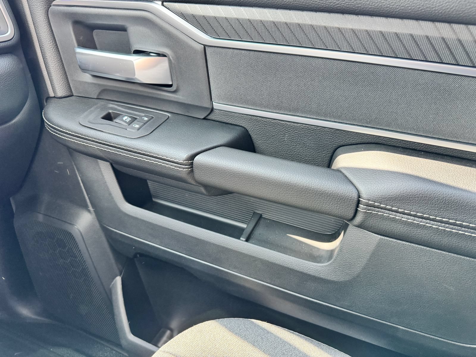 New 2026 RAM 5500 4x4 Regular Cab image 21