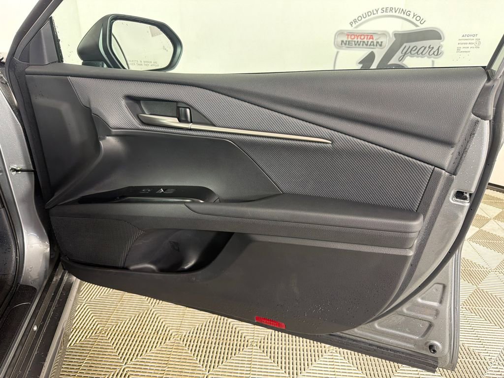 Used 2025 Toyota Camry SE FWD image 14
