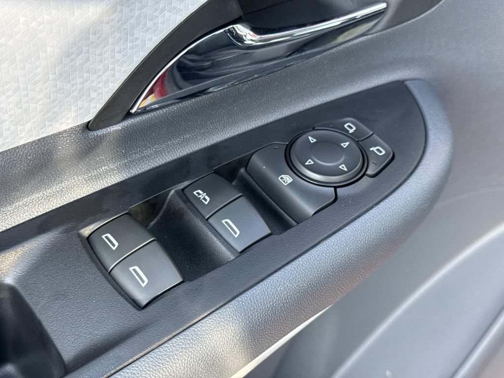 Used 2019 Chevrolet Bolt Premier FWD image 17