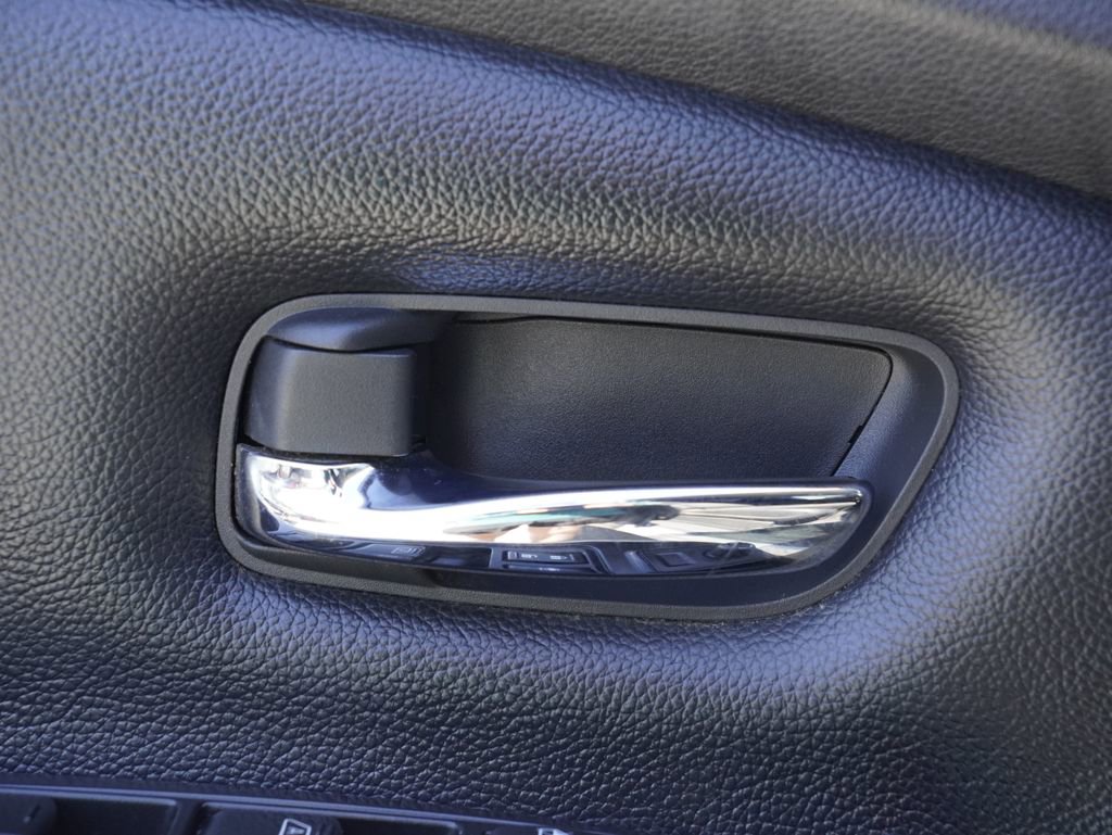 Used 2017 Nissan Titan SV RWD image 8