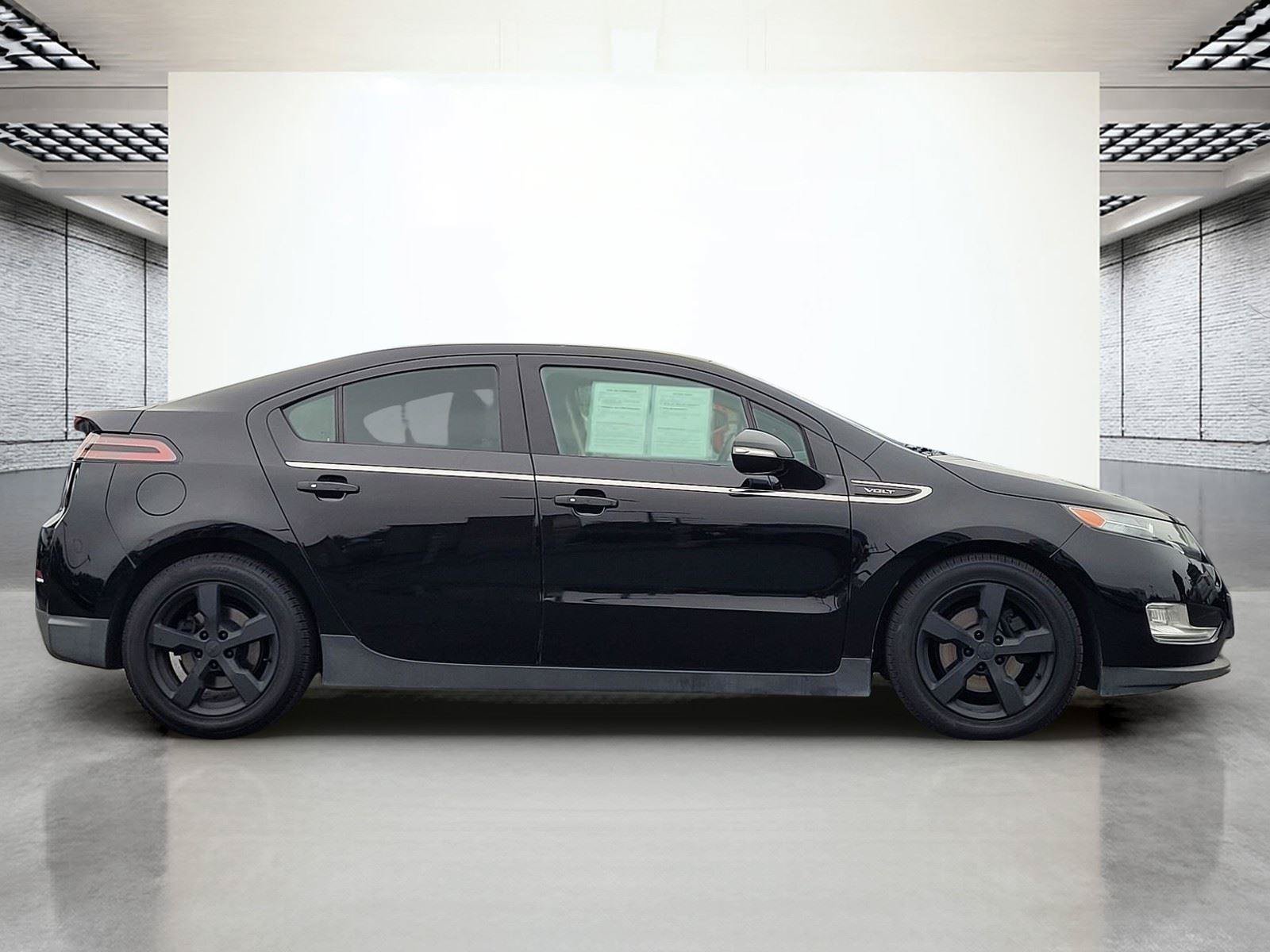 Used 2015 Chevrolet Volt Premium w/ Premium Trim Package FWD image 5