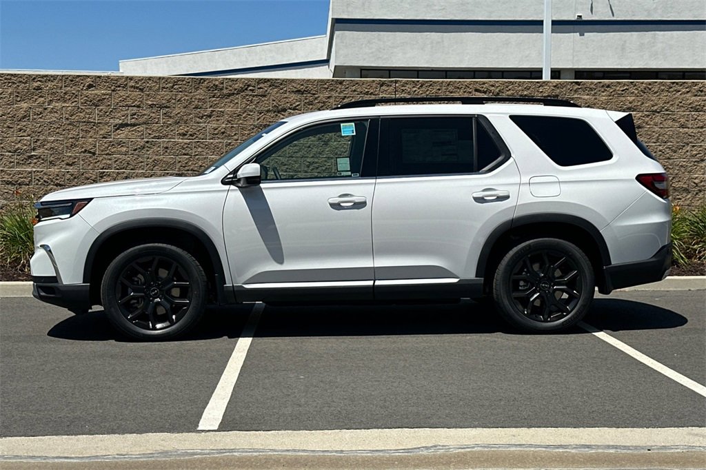 New 2025 Honda Pilot Touring image 7