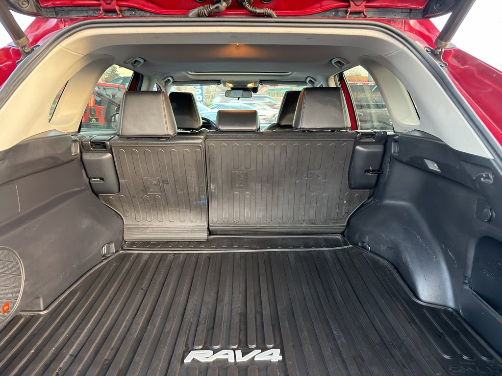 Used 2020 Toyota RAV4 XLE Premium image 14