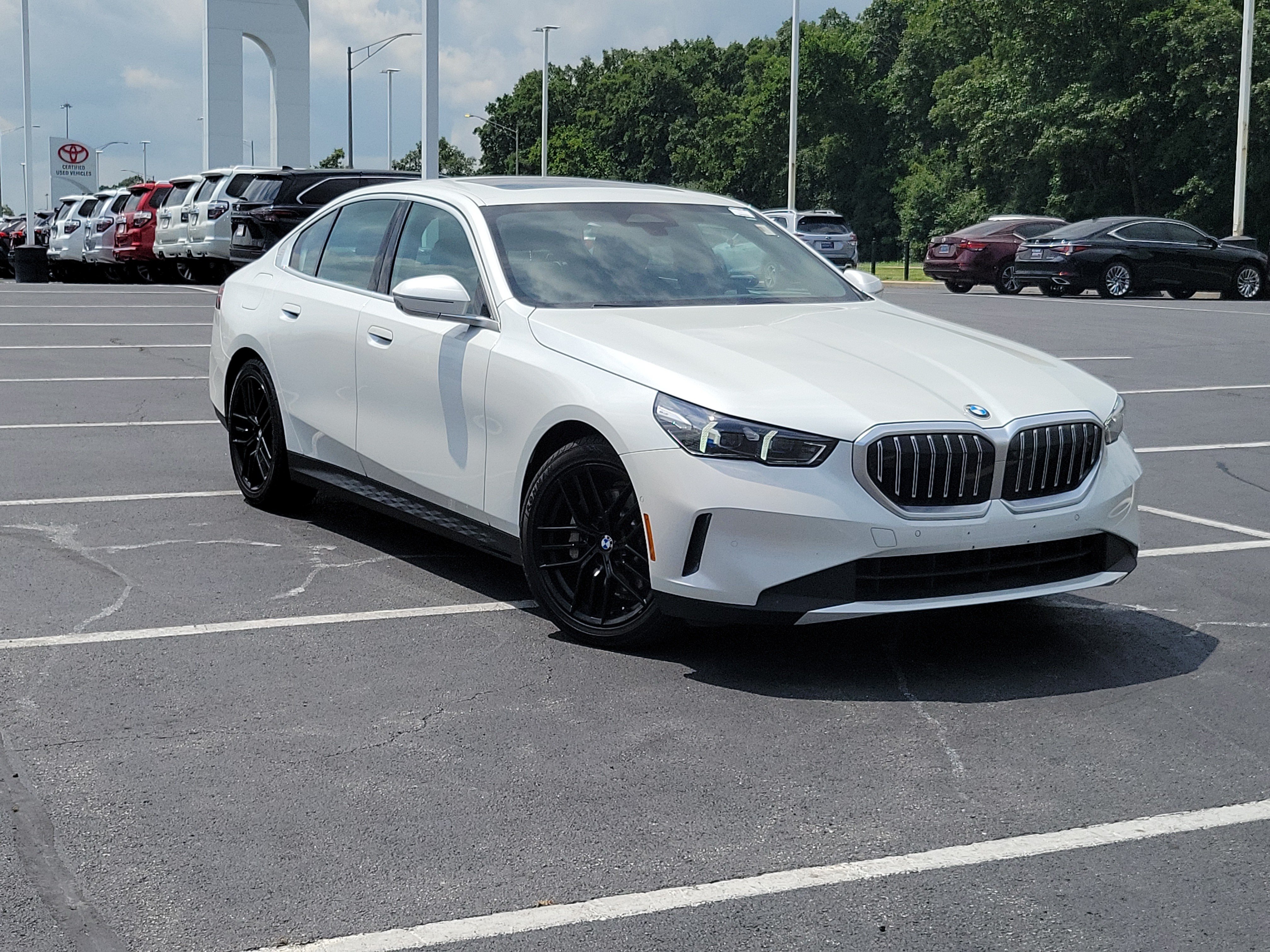 Used 2024 BMW 530i xDrive AWD/4WD image 33