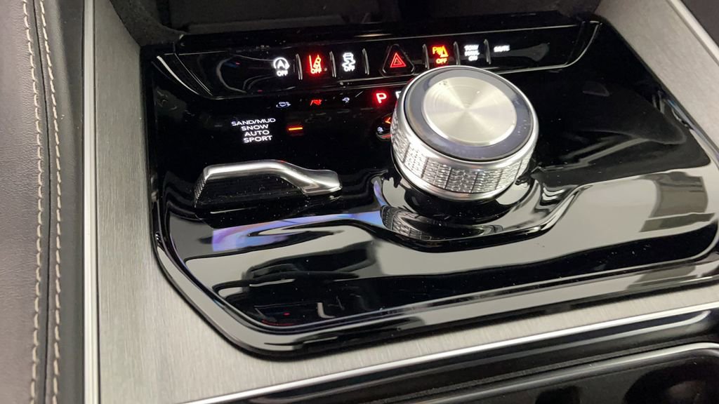 New 2025 Jeep Wagoneer L Series II image 17