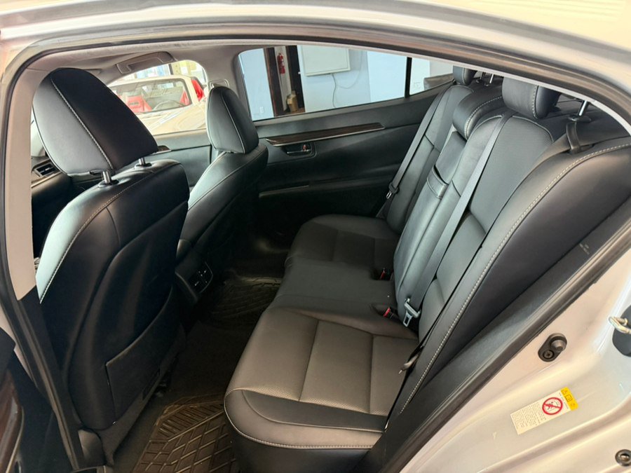 Used 2018 Lexus ES 350 w/ Navigation System Package FWD image 28