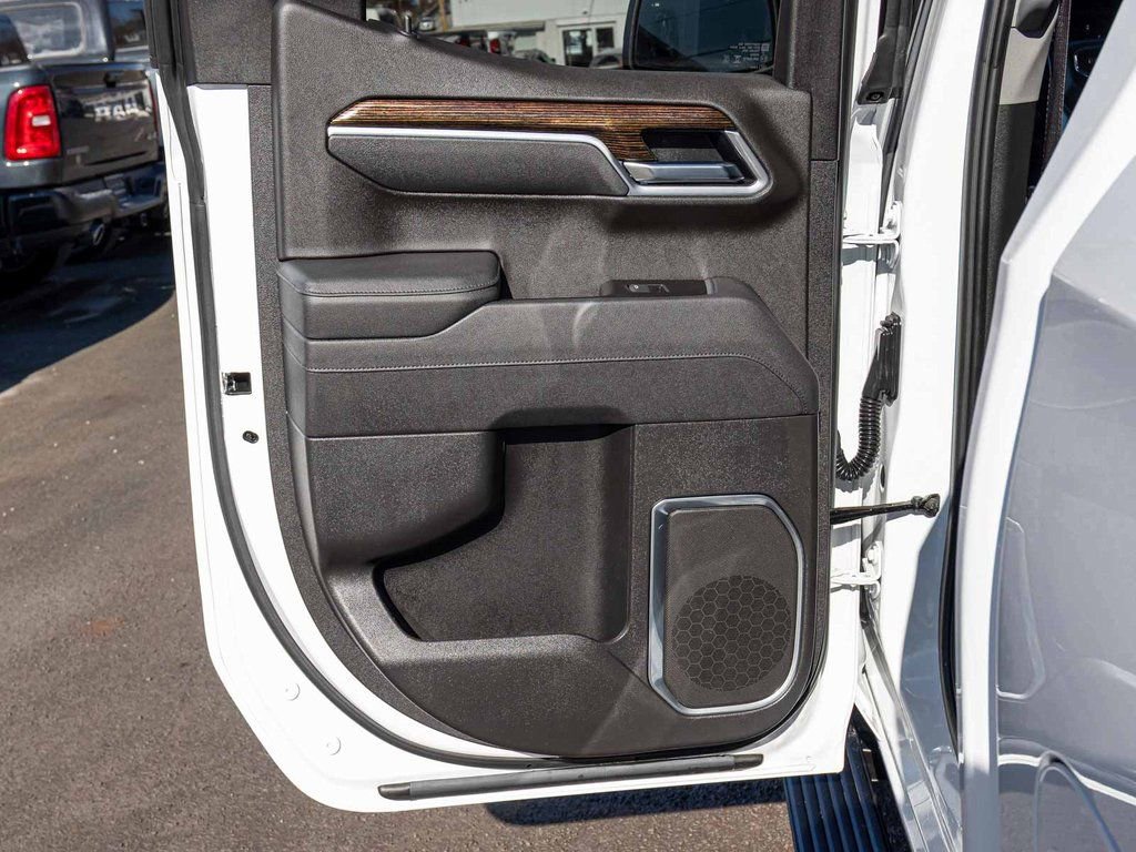 Used 2025 GMC Sierra 1500 Elevation w/ Preferred Package image 14