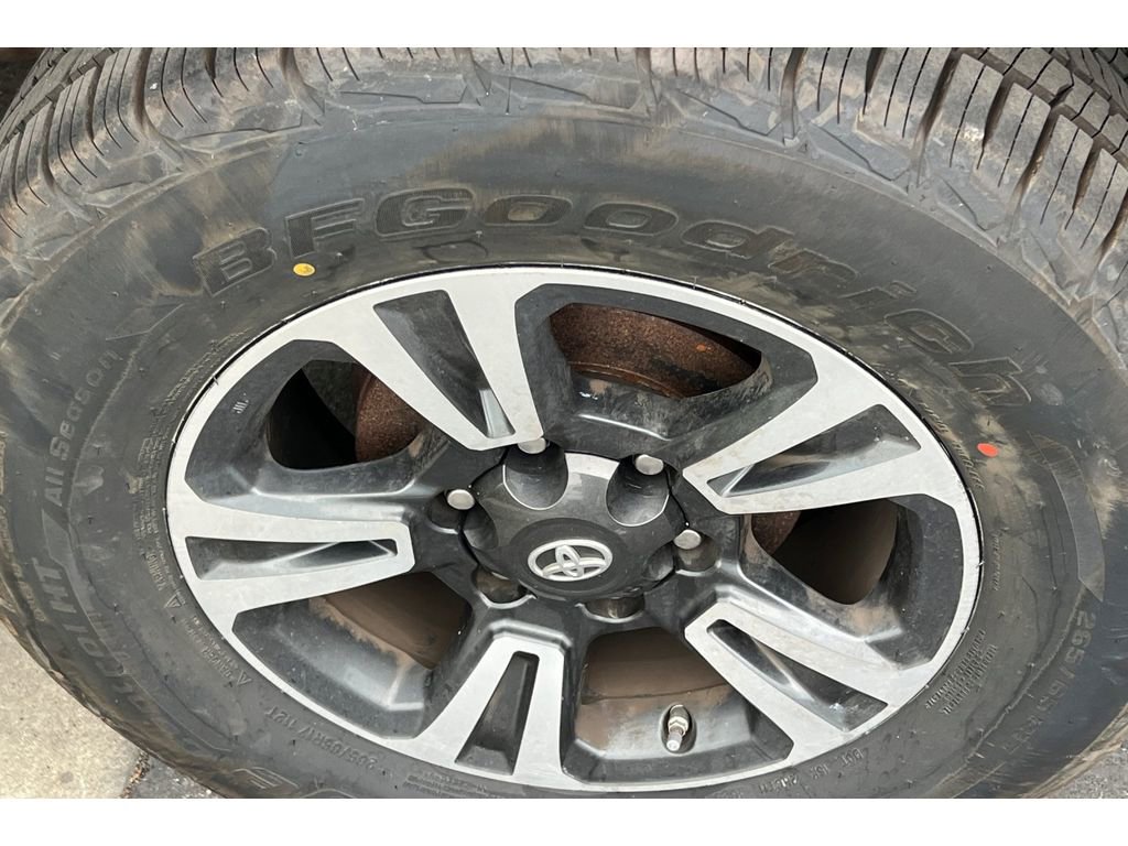 Used 2018 Toyota Tacoma TRD Sport w/ Technology Package image 4