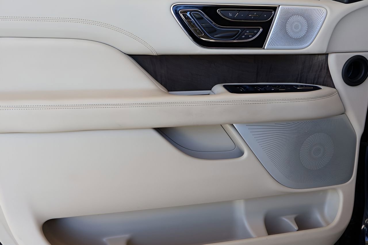 Used 2021 Lincoln Navigator Reserve w/ Luxury Package image 11