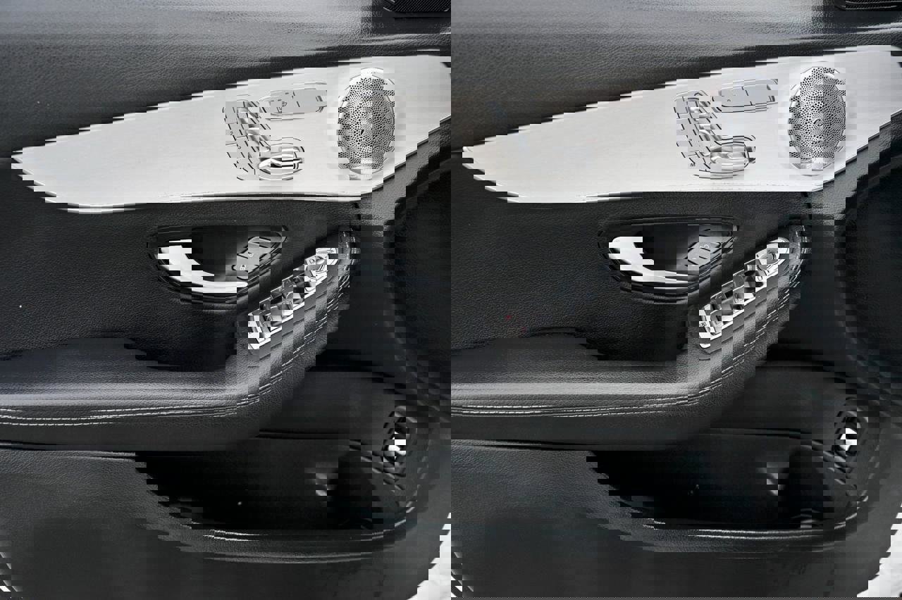 Used 2021 Mercedes-Benz C 300 Sedan image 9