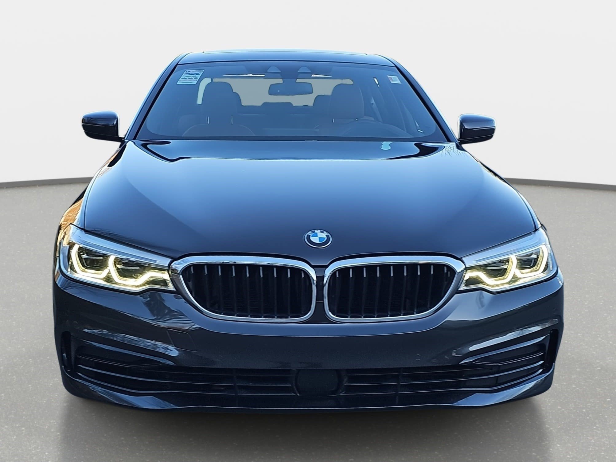 Used 2019 BMW 540i w/ Executive Package image 2