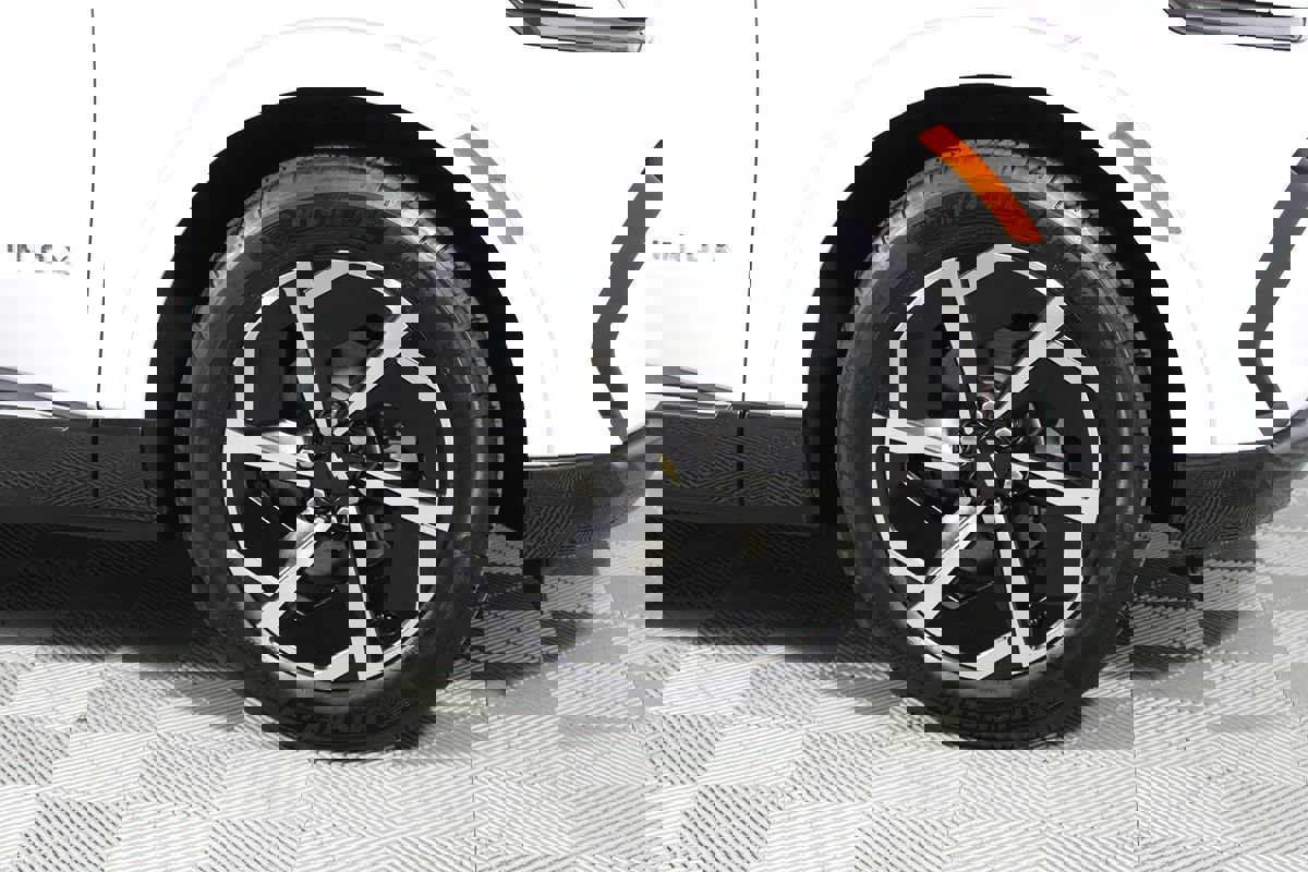 Used 2024 Chevrolet Equinox EV LT image 36