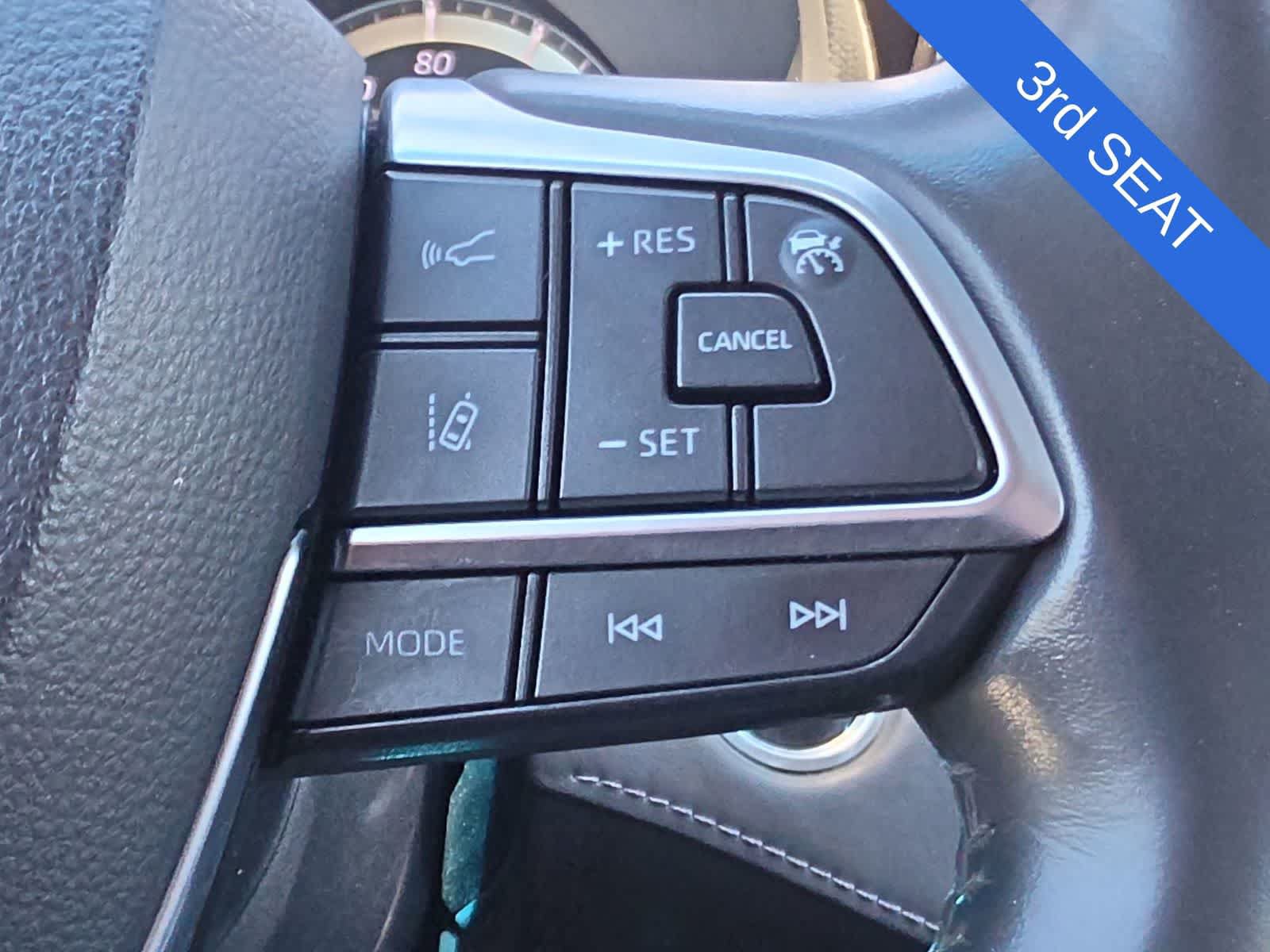 Used 2021 Toyota Highlander LE FWD image 28