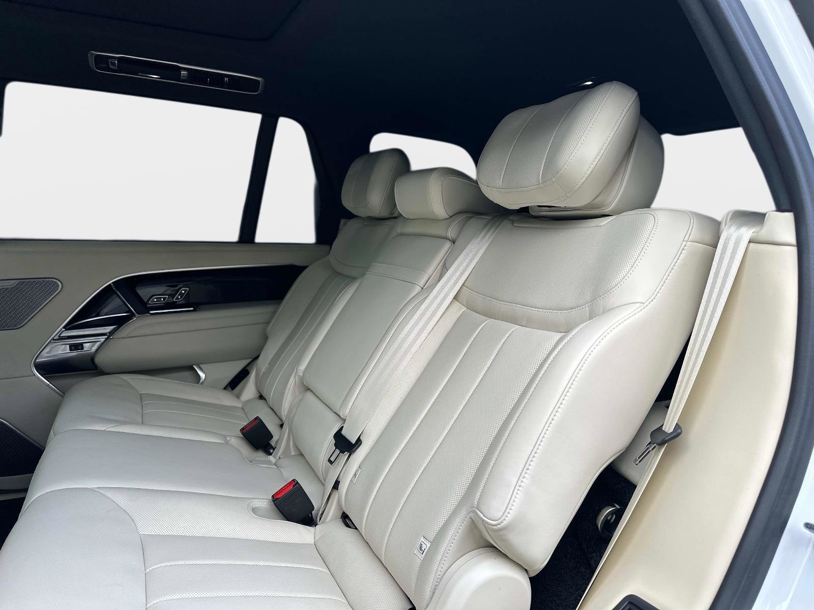 Used 2025 Land Rover Range Rover Long Wheelbase Autobiography image 12