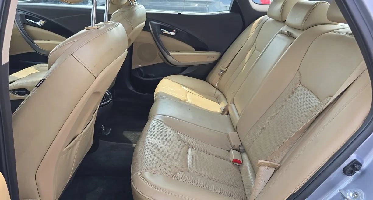 Used 2016 Hyundai Azera Limited FWD image 6