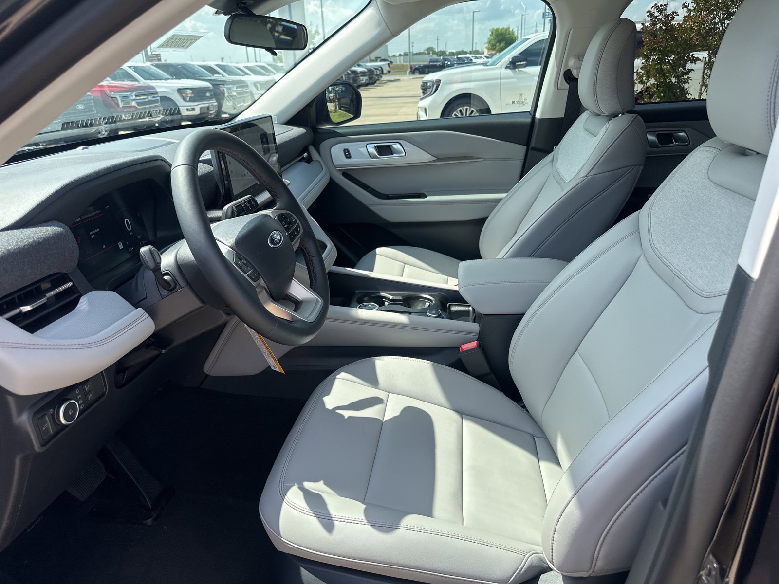 New 2026 Ford Explorer Active w/ Active Comfort Package RWD image 16