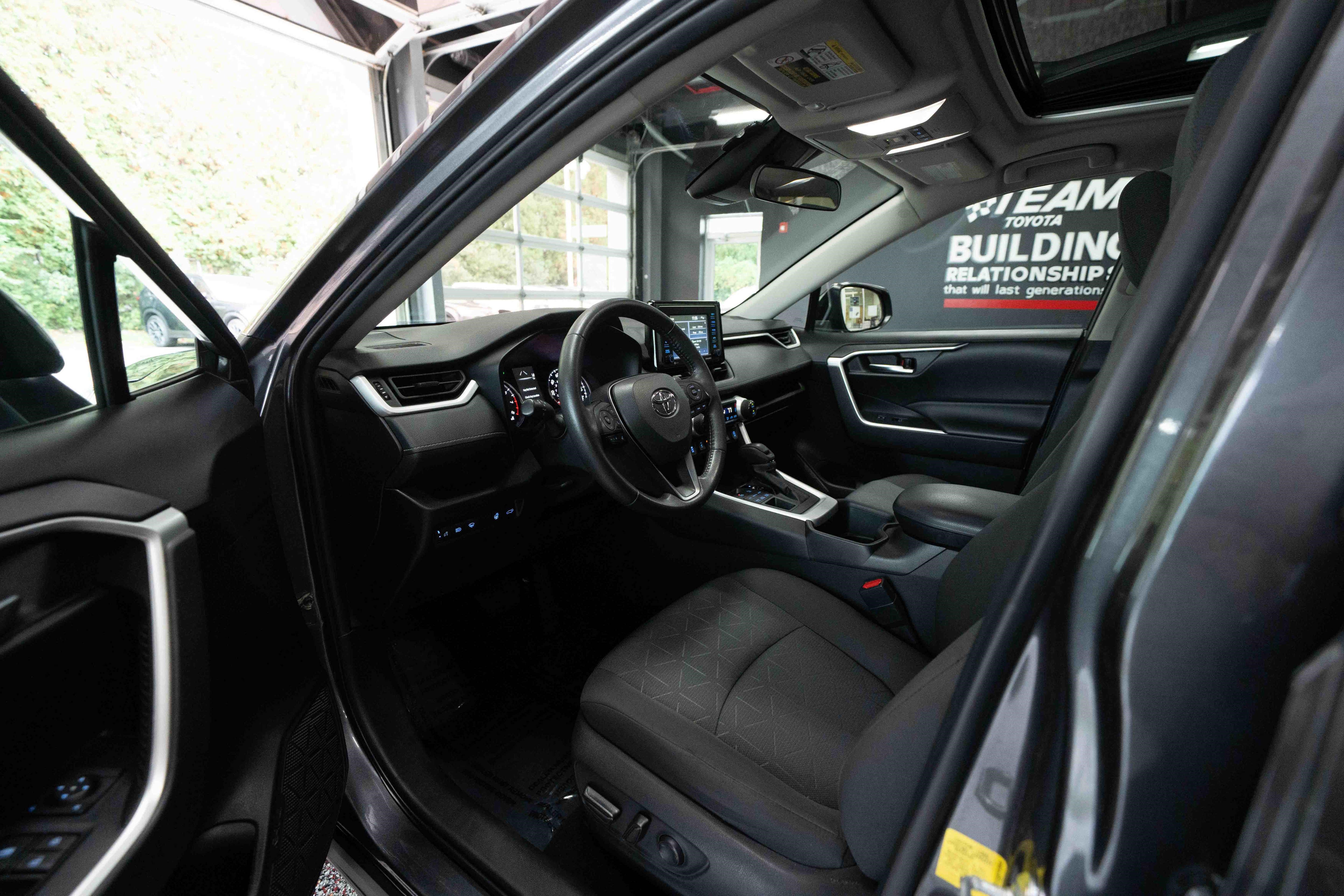 Used 2022 Toyota RAV4 XLE w/ Convenience Package AWD/4WD image 8