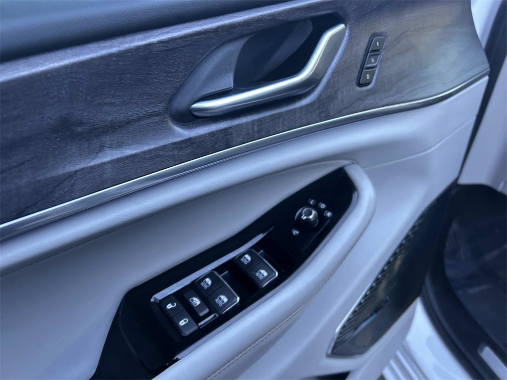 Used 2022 Jeep Grand Cherokee Overland image 21