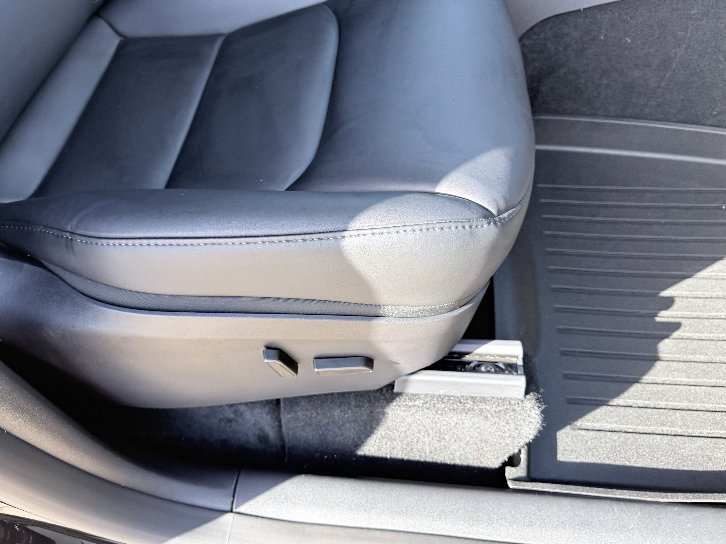 Used 2025 Tesla Model Y Long Range image 47