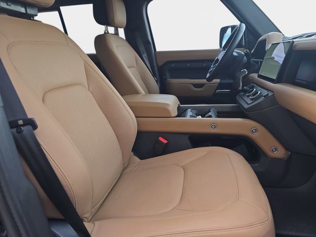 Used 2025 Land Rover Defender 130 X-Dynamic SE image 10