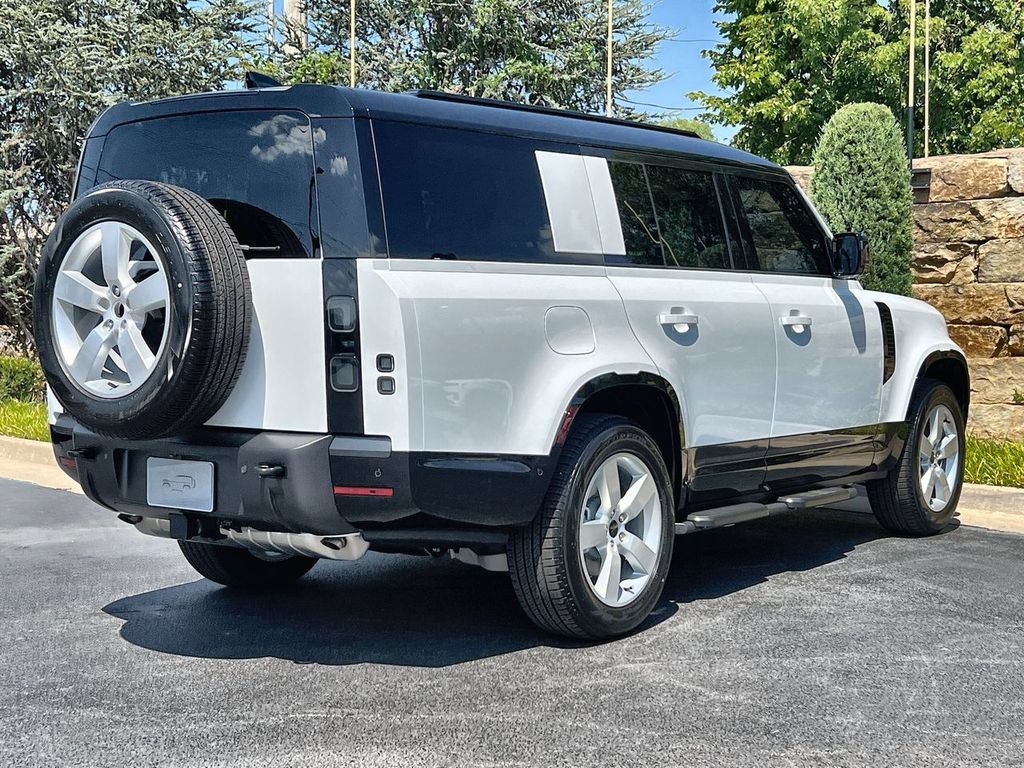 New 2026 Land Rover Defender 130 X-Dynamic SE AWD/4WD image 5
