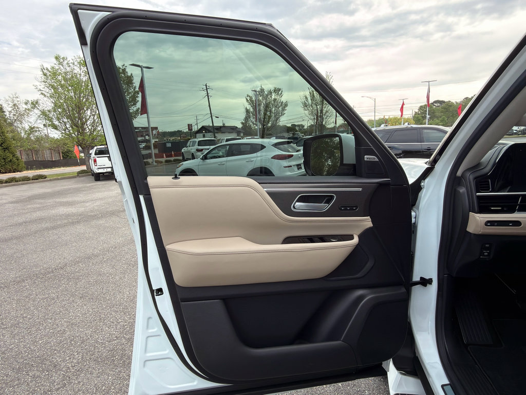 Used 2025 INFINITI QX80 Pure image 9