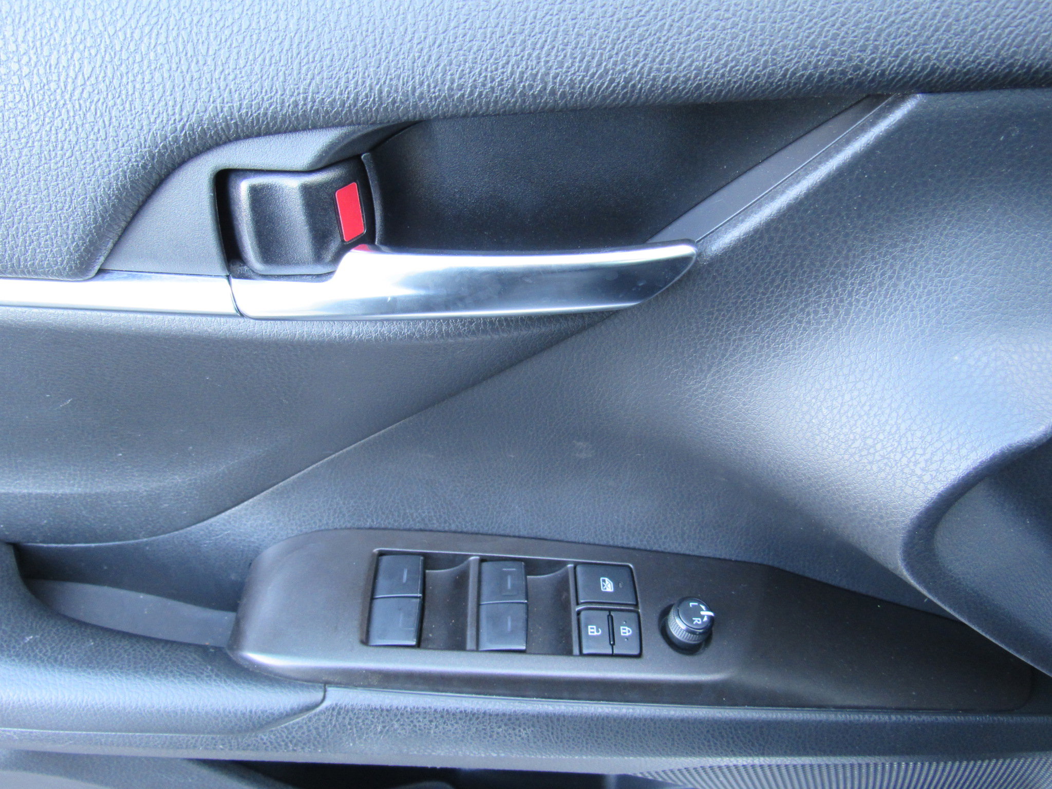 Used 2024 Toyota Camry LE image 12