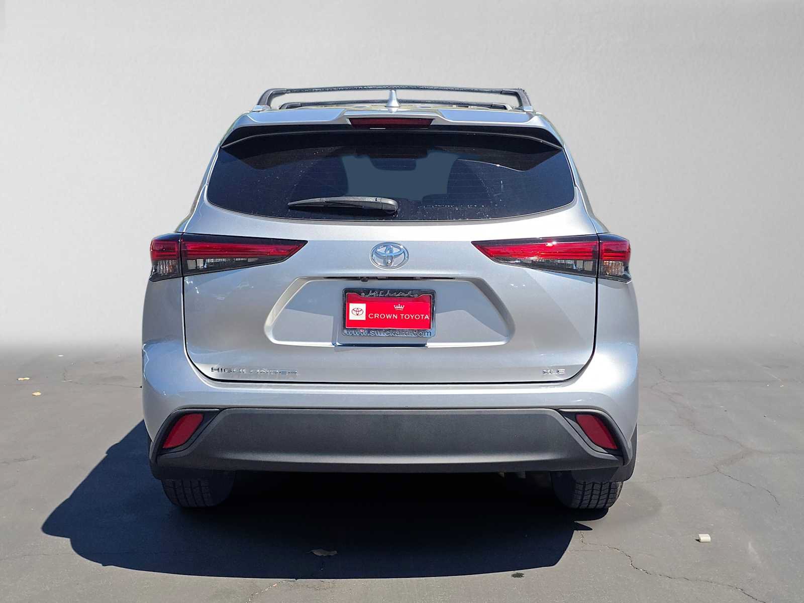 Used 2023 Toyota Highlander XLE FWD image 4