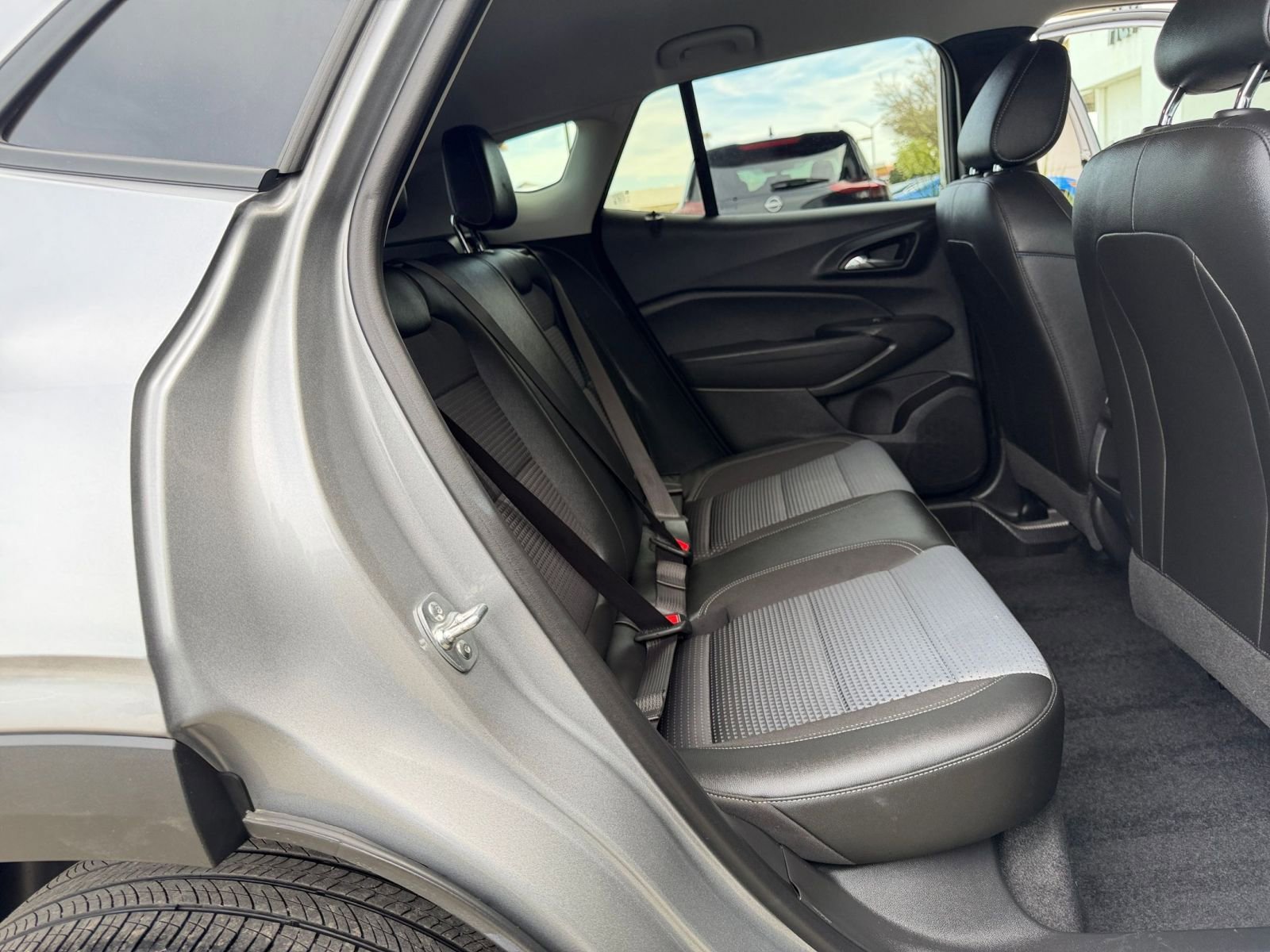 Used 2025 Chevrolet Trax LT image 40