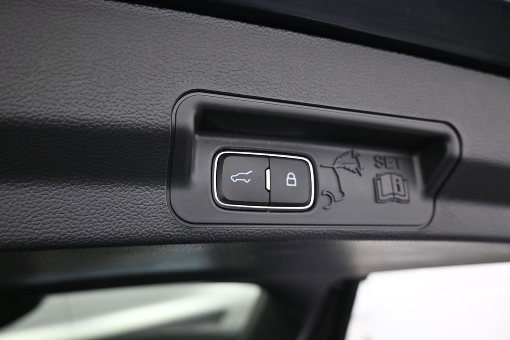 Used 2023 Ford Explorer XLT RWD image 34