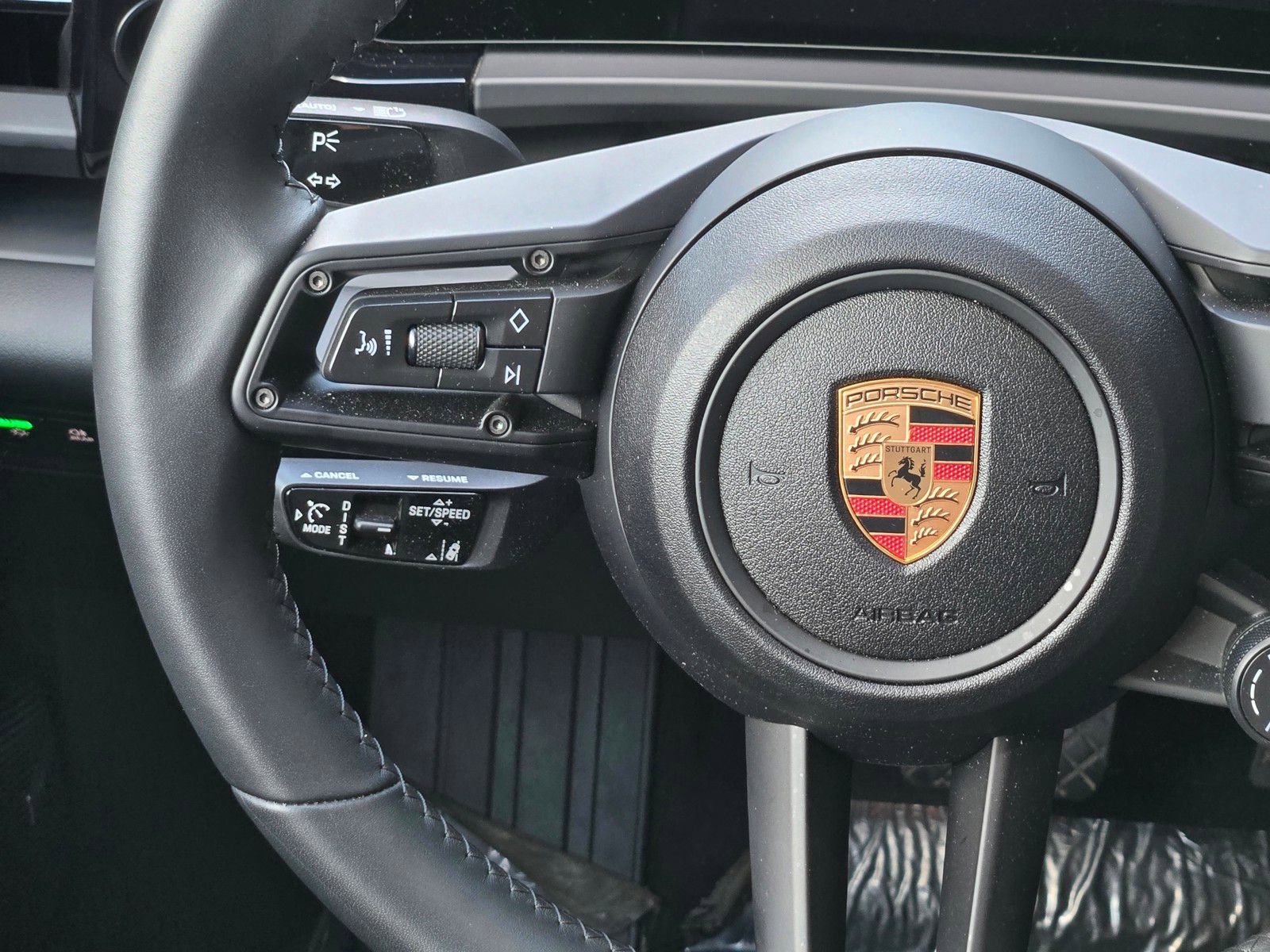 Certified 2025 Porsche Macan 4 Electric AWD/4WD image 18