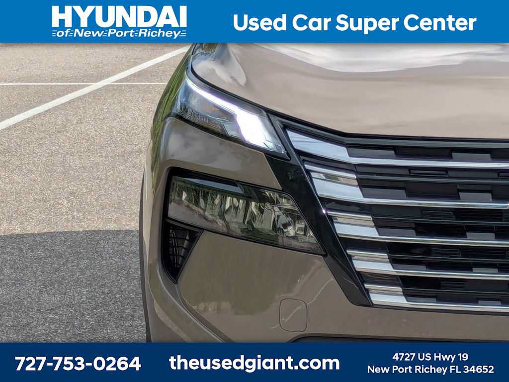 Used 2024 Nissan Rogue SV w/ SV Premium Package AWD/4WD image 9