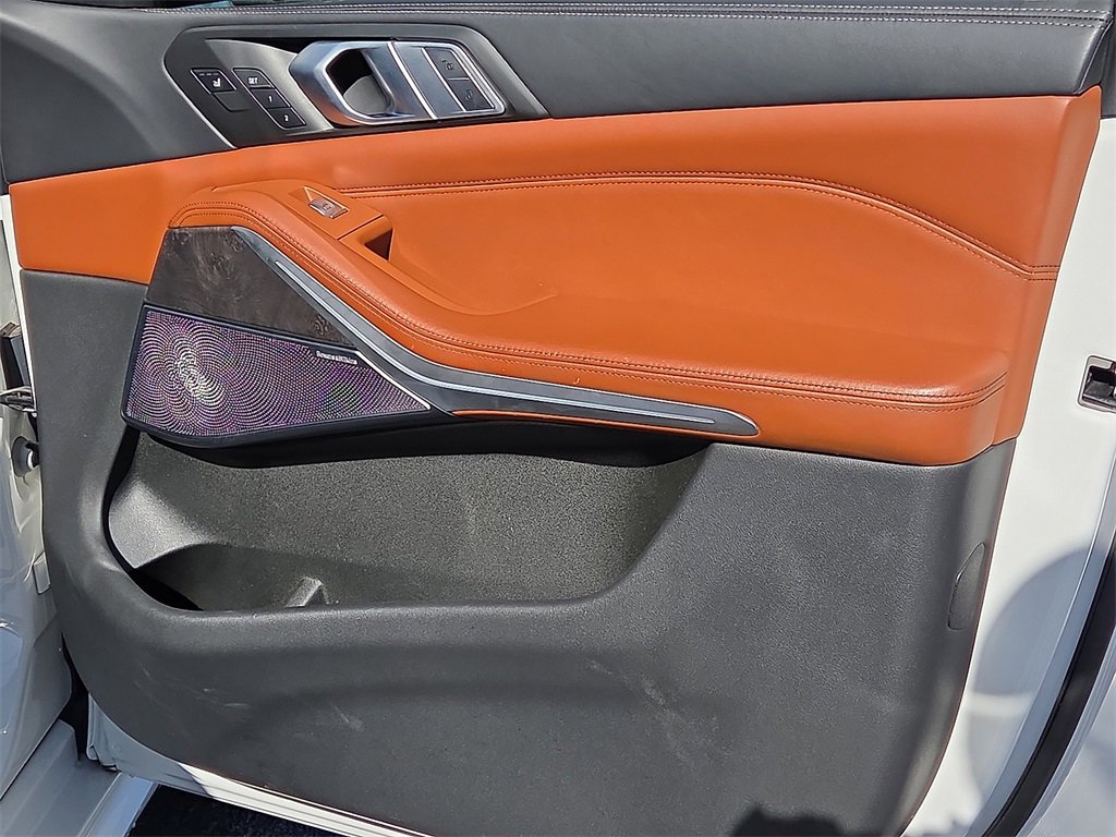 Used 2021 BMW X7 M50i w/ Dynamic Handling Package image 15