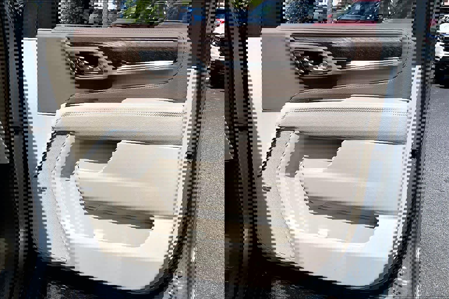 Used 2023 GMC Yukon Denali w/ Advanced Technology Package image 23