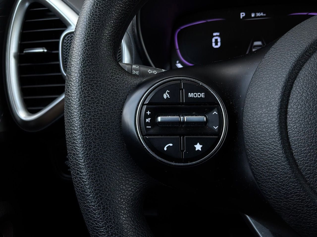Used 2025 Kia Soul LX w/ LX Technology Package FWD image 31
