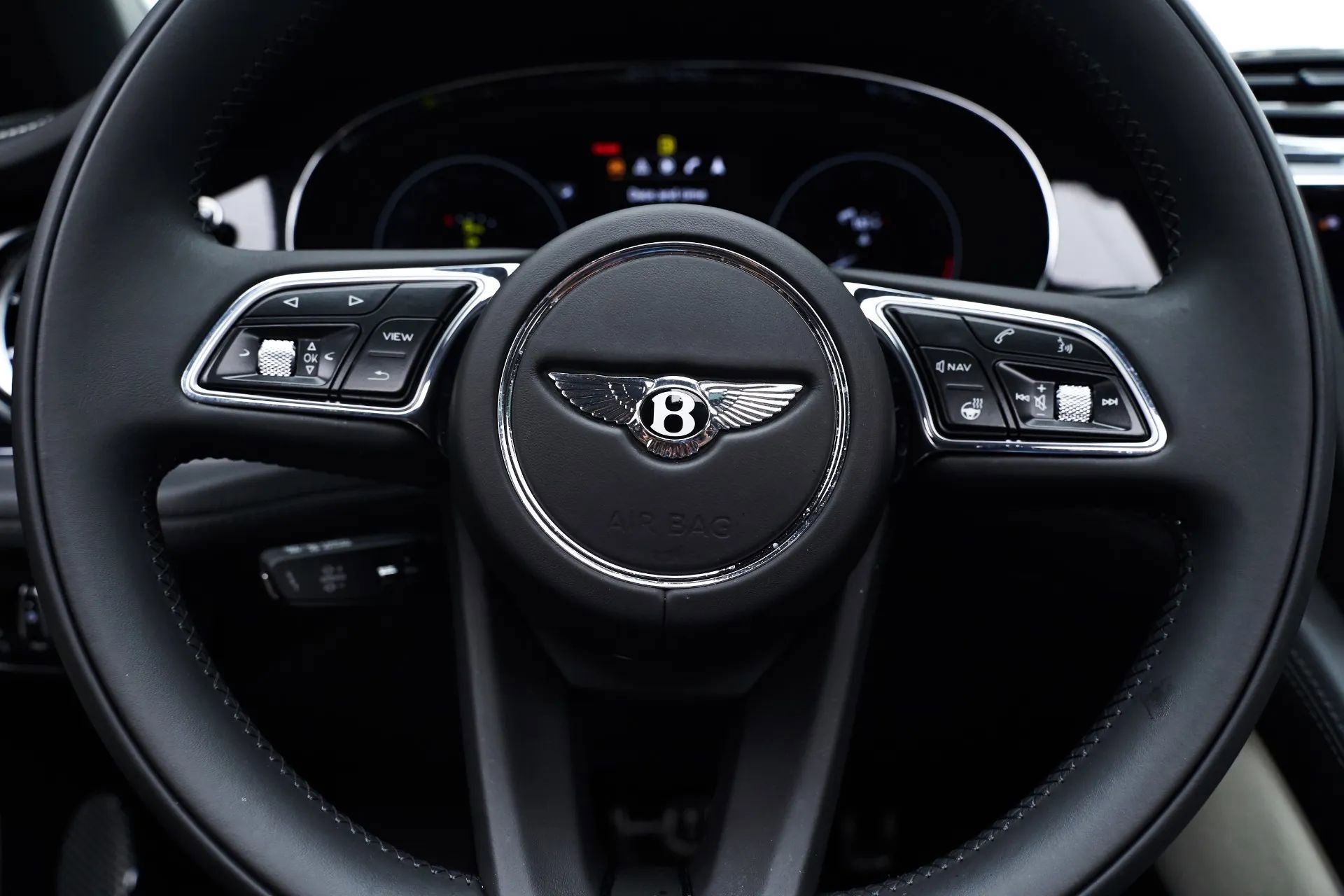 Used 2021 Bentley Bentayga w/ First Edition Specification AWD/4WD image 9