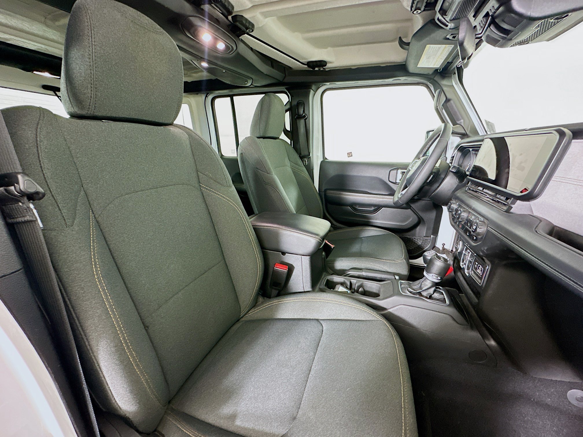 Used 2025 Jeep Wrangler Unlimited Sahara AWD/4WD image 29