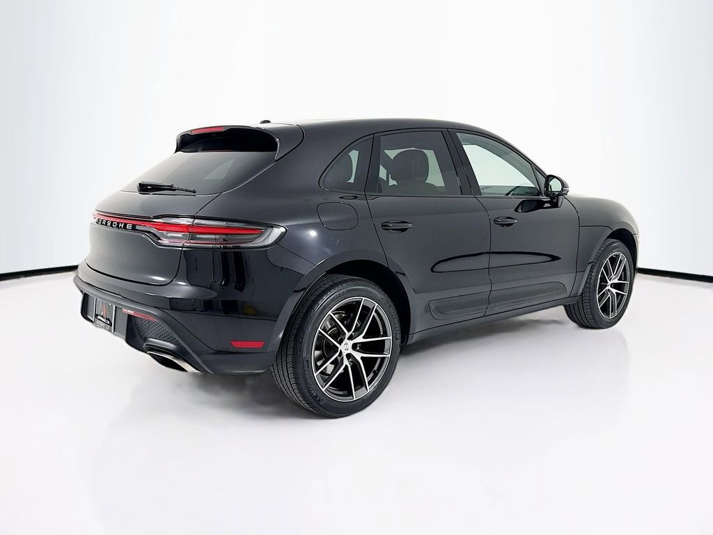 Certified 2025 Porsche Macan image 9