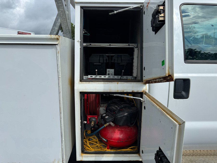 Used 2015 Ford F550 4x4 Regular Cab Super Duty image 17