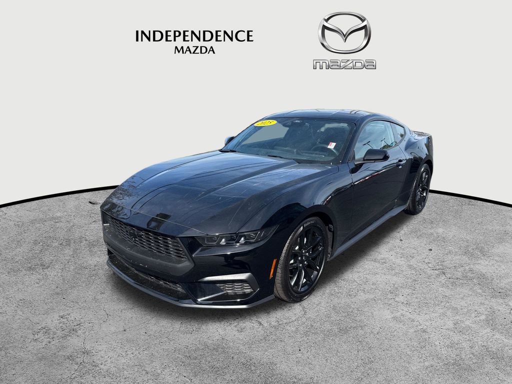 Used 2025 Ford Mustang Coupe image 7