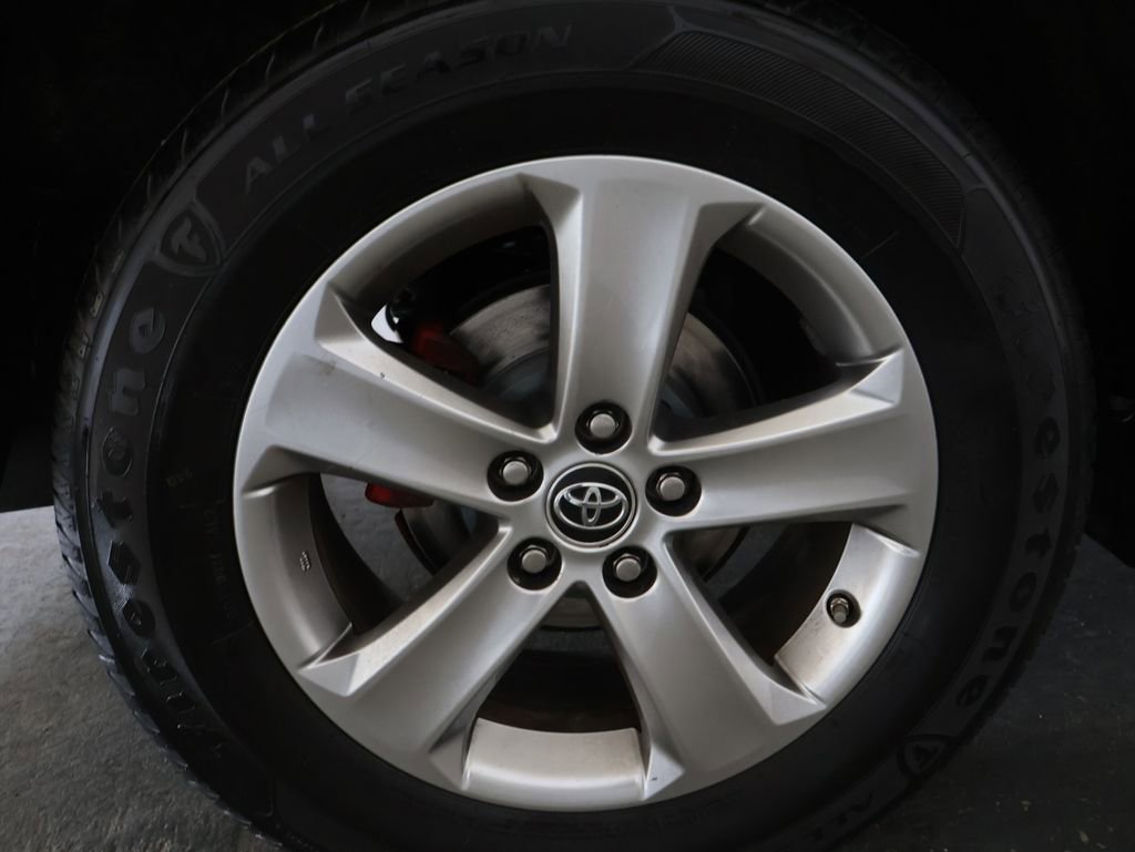 Used 2015 Toyota RAV4 XLE FWD image 32
